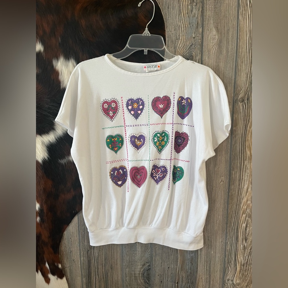 Vintage 80s white Act lll heart graphic short sleeve size small grandma tee